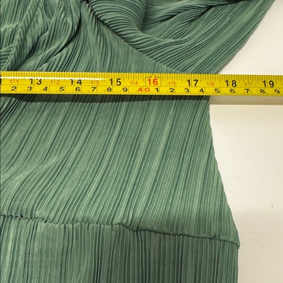 ASOS Green Baby Doll Dress Size 8 Bow Detail in V Neck Front. Chiffon Style. - Picture 6 of 9